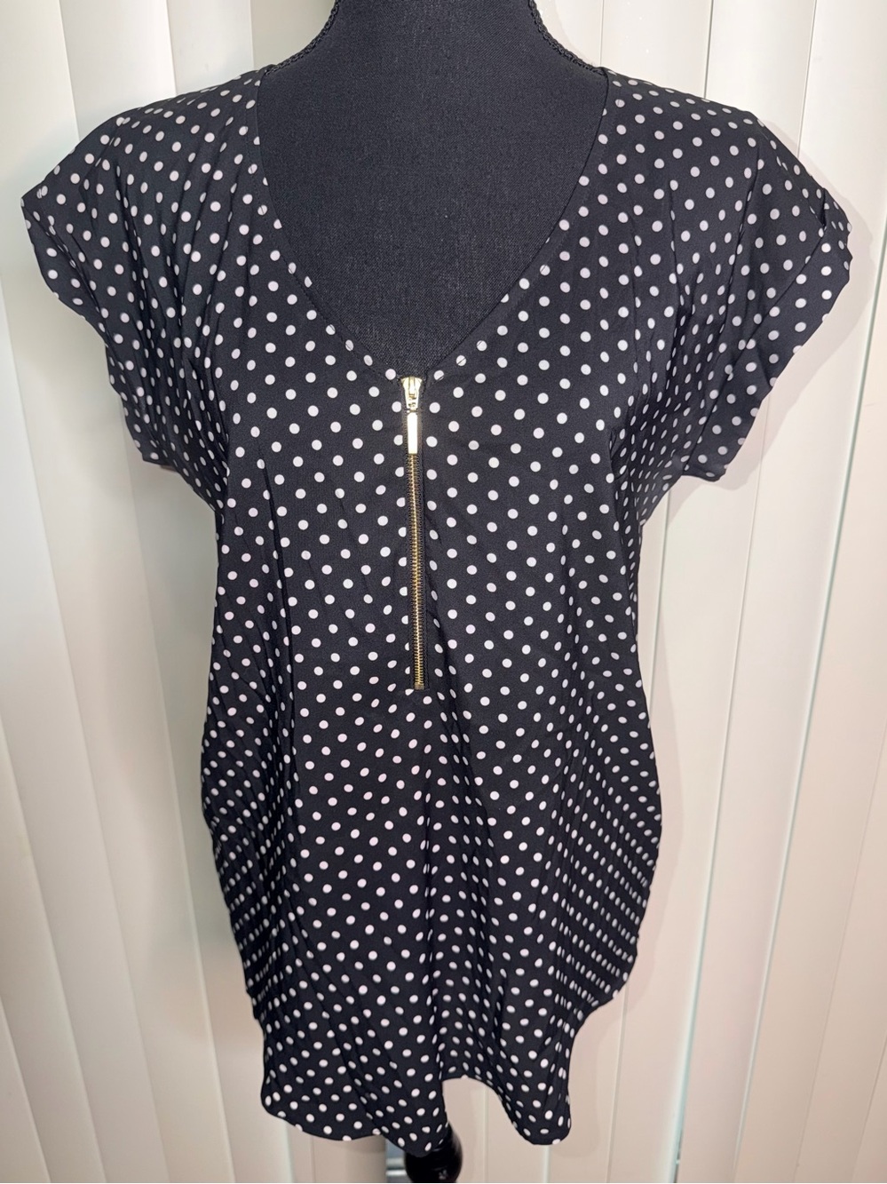 Express Women’s Black and White Polka Dot Blouse Shirt Gold Zipper Size Medium